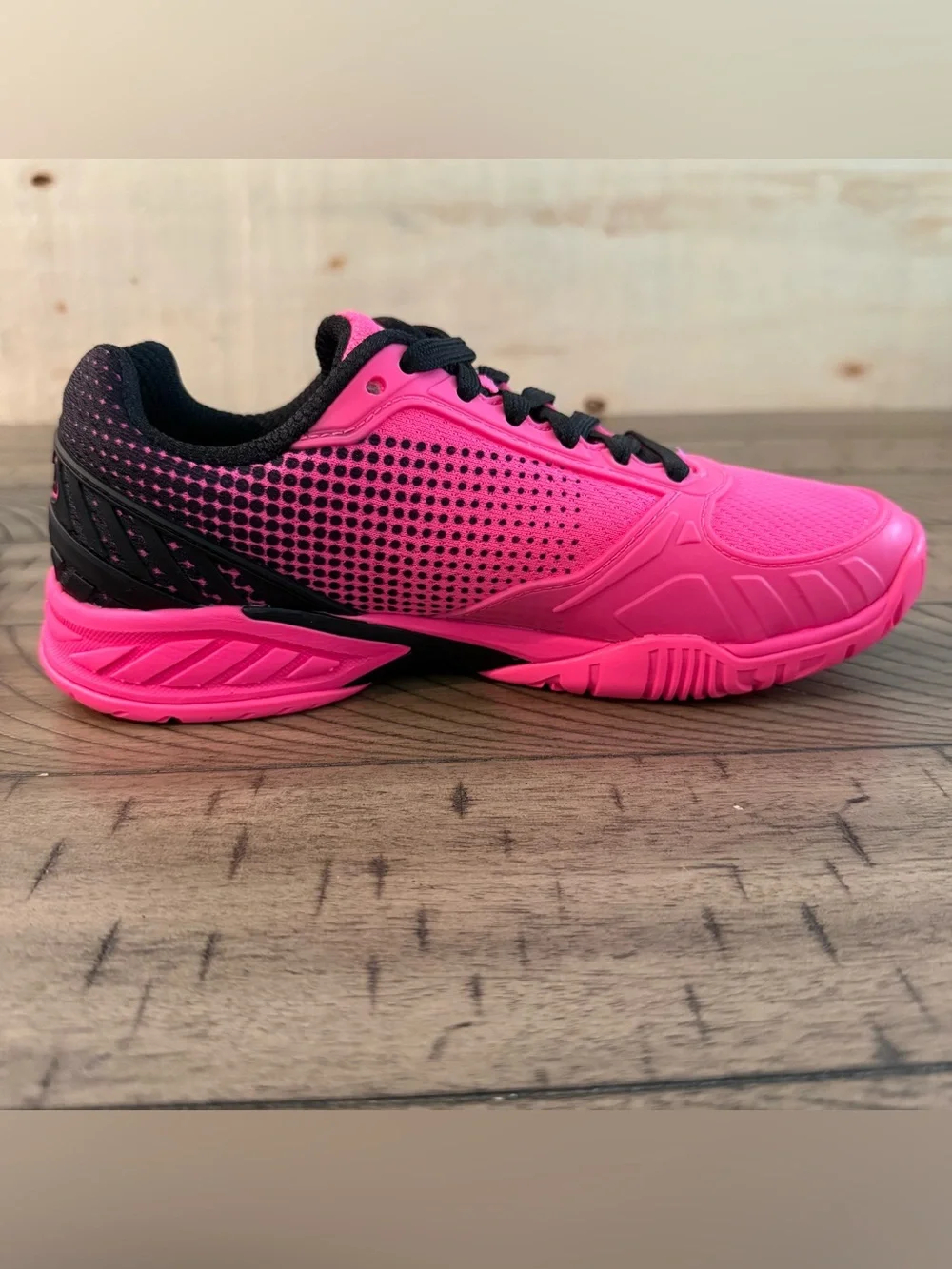 New Fila Volley Zone Bright Pink Court Sneakers Women’s Size 7 w/box